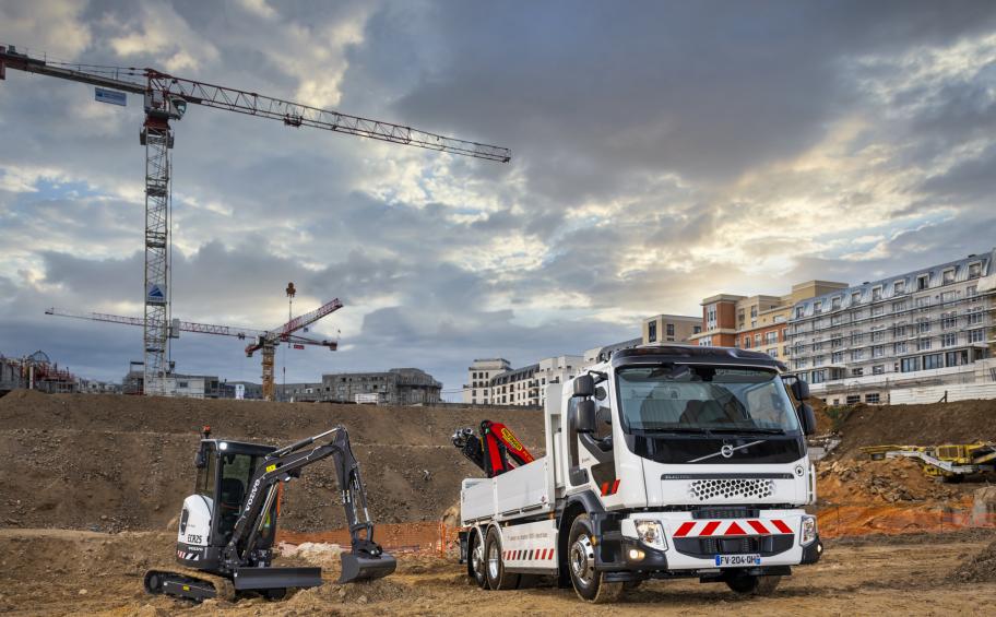 Eiffage réceptionne les premiers engins électriques Volvo commandés dans le cadre des chantiers du Grand Paris Express