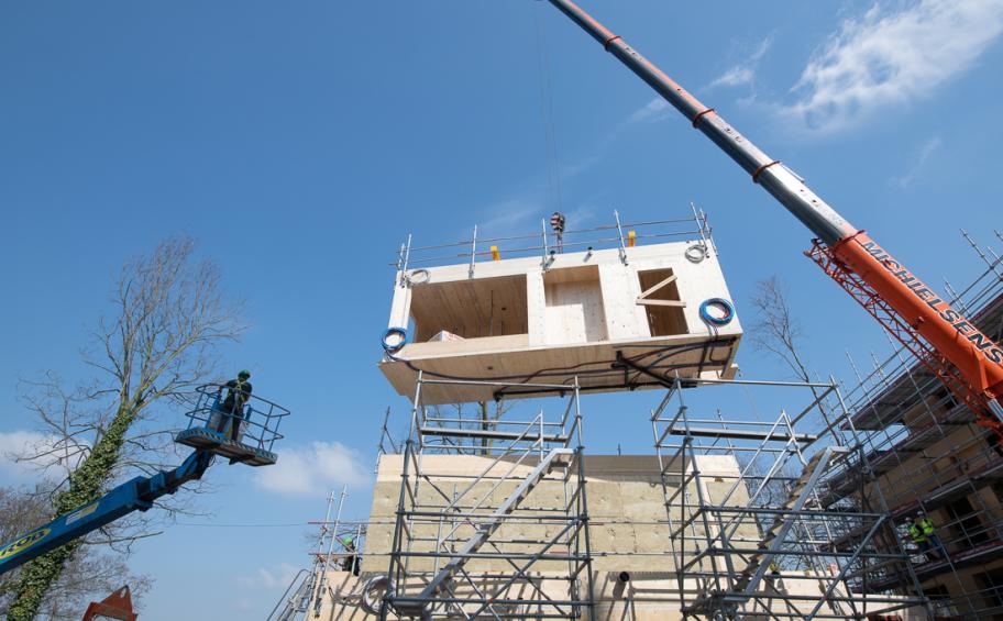 VALENS (Eiffage Benelux) achieves a first in social housing by installing wooden modular houses
