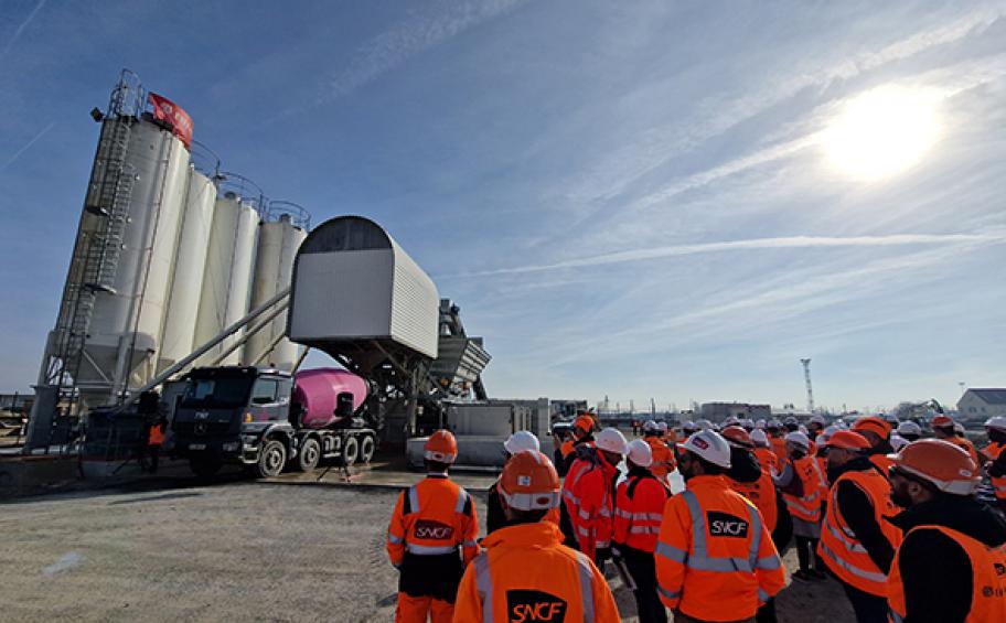 On the SNCF Villeneuve Demain technicentre project, Eiffage Civil Engineering has inaugurated the concrete plant!