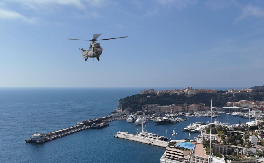 À Monaco, Eiffage Métal orchestre l'hélitreuillage des mâts sur le complexe immobilier « Mareterra »