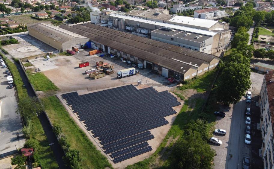 À Peyrolles-en-Provence, Eiffage Énergie Systèmes installe un parc photovoltaïque pour l’autoconsommation d’ABC Industrie