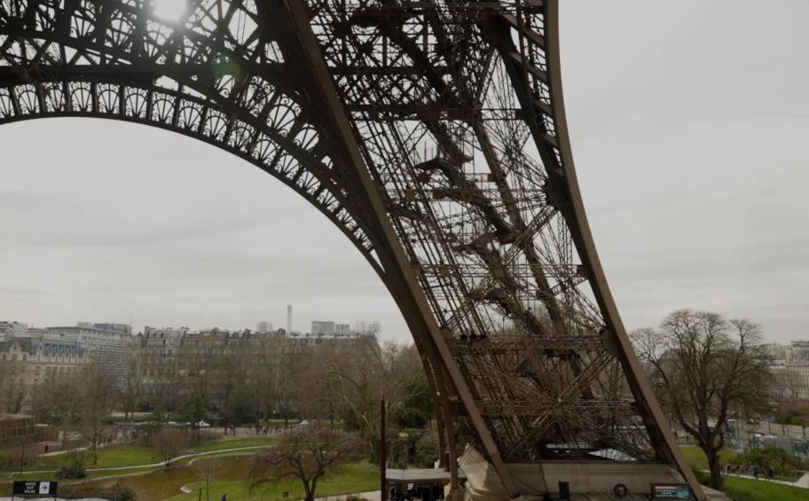 Tour Eiffel : Eiffage Métal poursuit les travaux de modernisation de l'ascenseur du pilier nord