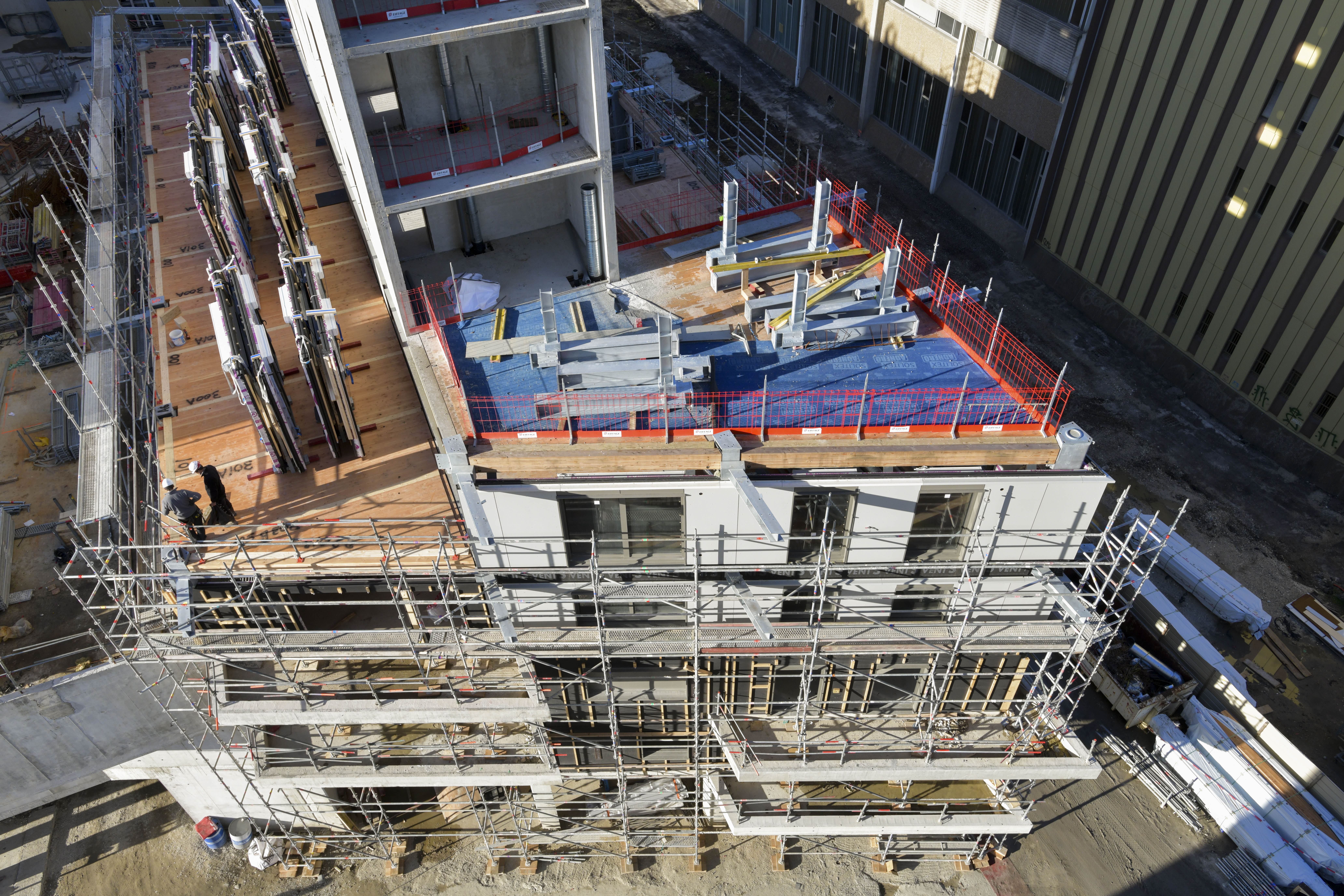 Vue du dessus de la tour en construction